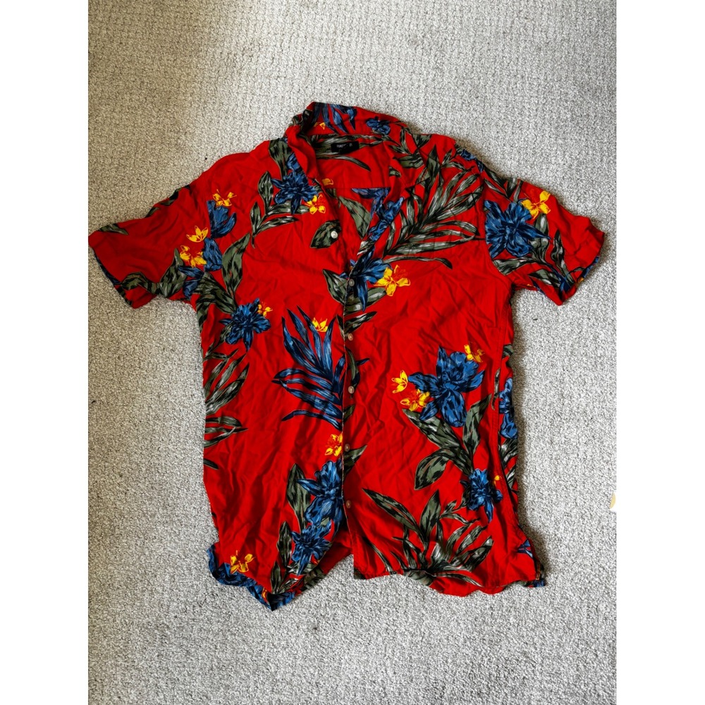 Forever 21 Button Up Shirt Medium Red Tropical Floral Hawaiian Short Sleeve